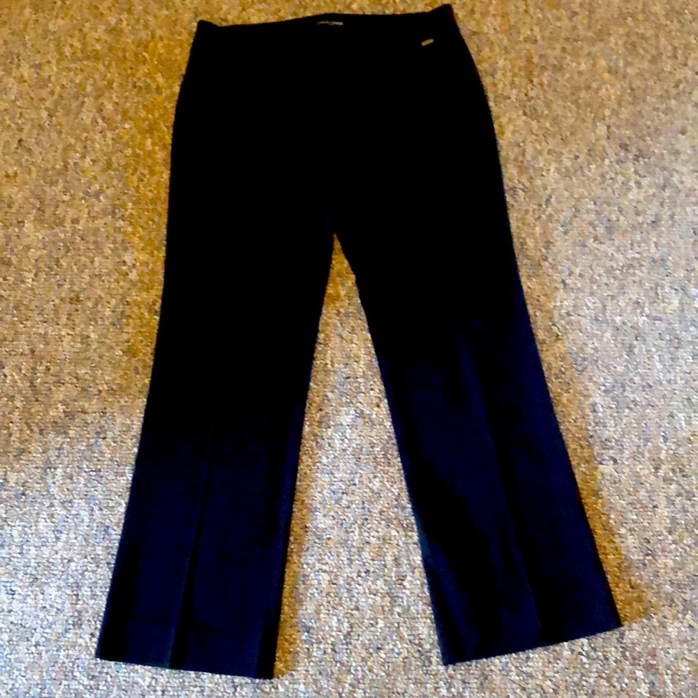 Guess Women’s dress pants-size 29-gently worn‎